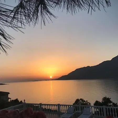 Mola 3 * Kaş